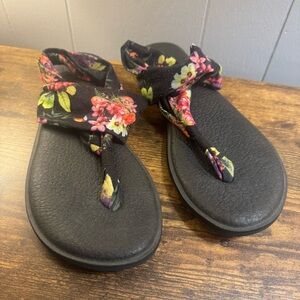 SANUK Women's Sling SANDALS Black & Floral SIZE 10